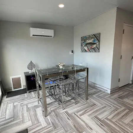 Red Hot Retreat - Updated Holiday Isle Townhome On The Destin Harbor